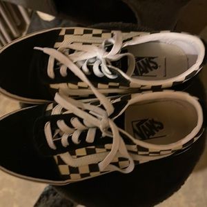 Cans woman checkered